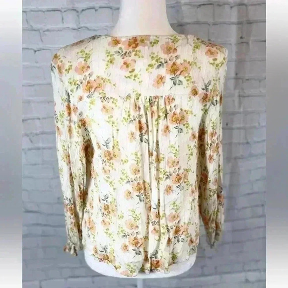 Cupcakes & Cashmere Peasant Blouse Women’s Sz M Cream Peach Floral Boho Smocked - Picture 4 of 15